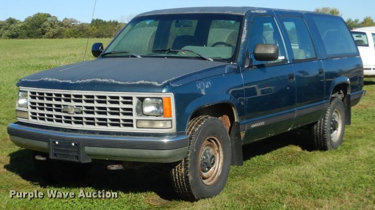 image for item FU9707 1993 Chevrolet Suburban C2500 SUV