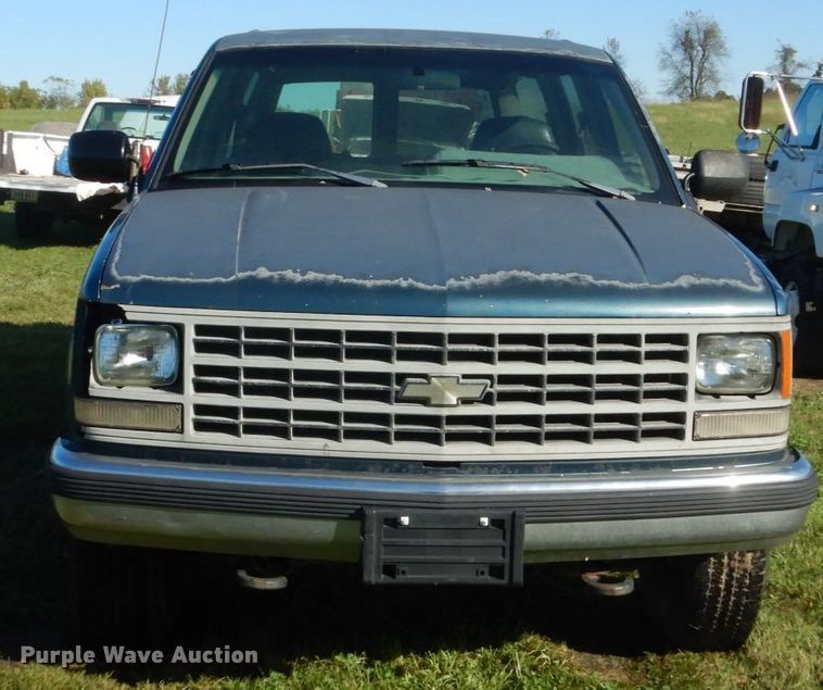image for item FU9707 1993 Chevrolet Suburban C2500 SUV