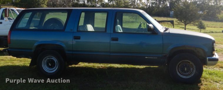 image for item FU9707 1993 Chevrolet Suburban C2500 SUV