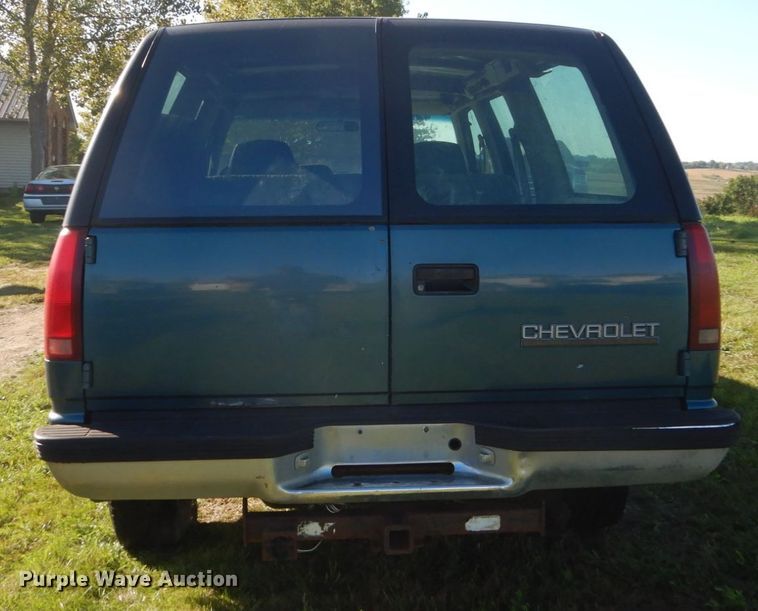 image for item FU9707 1993 Chevrolet Suburban C2500 SUV