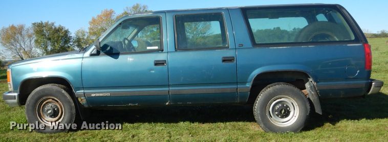 image for item FU9707 1993 Chevrolet Suburban C2500 SUV