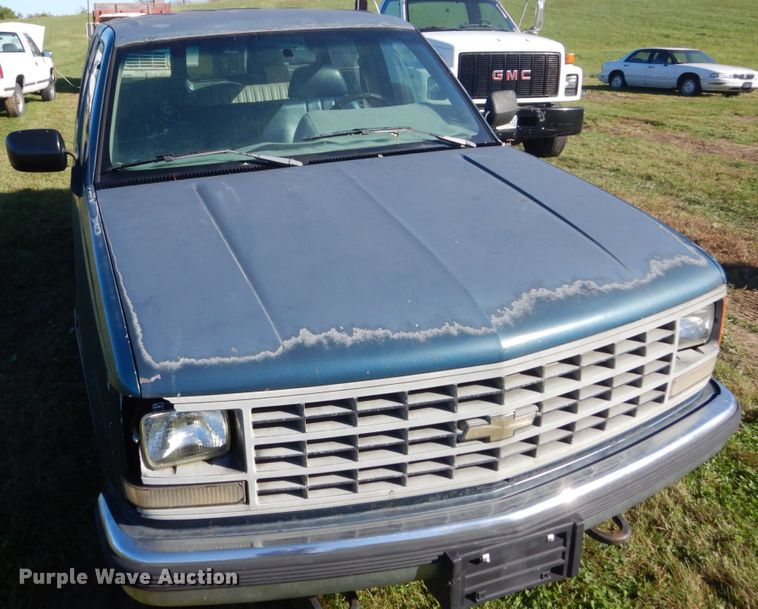 image for item FU9707 1993 Chevrolet Suburban C2500 SUV