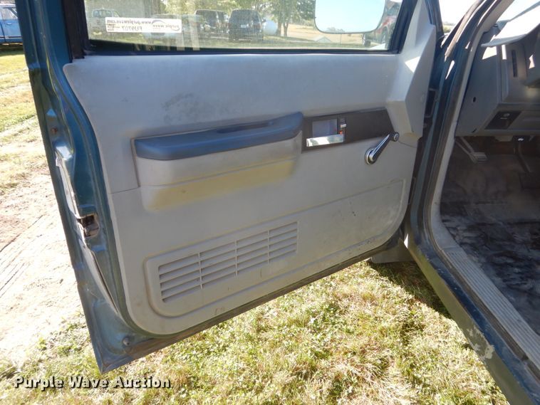 image for item FU9707 1993 Chevrolet Suburban C2500 SUV