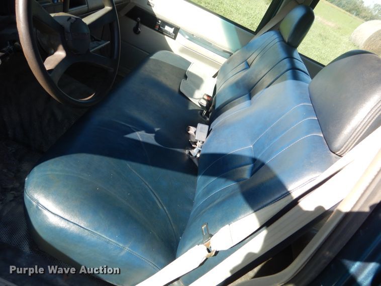 image for item FU9707 1993 Chevrolet Suburban C2500 SUV