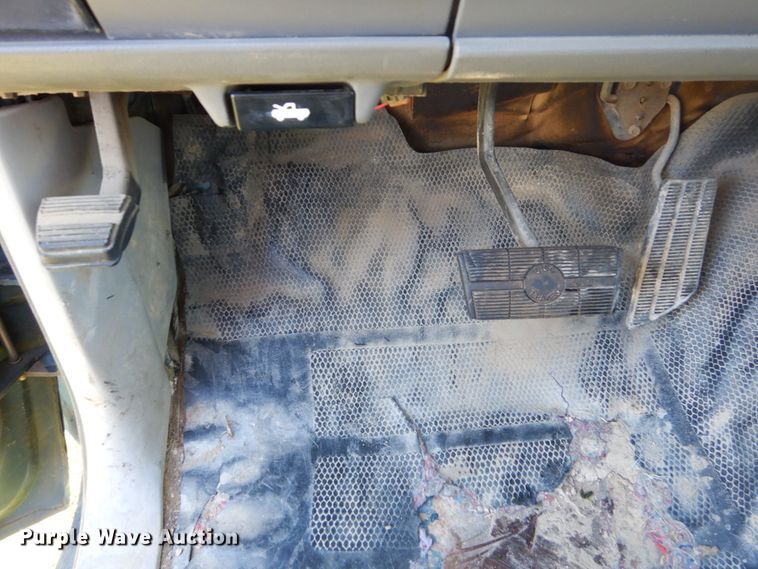 image for item FU9707 1993 Chevrolet Suburban C2500 SUV