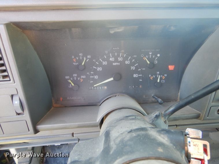 image for item FU9707 1993 Chevrolet Suburban C2500 SUV