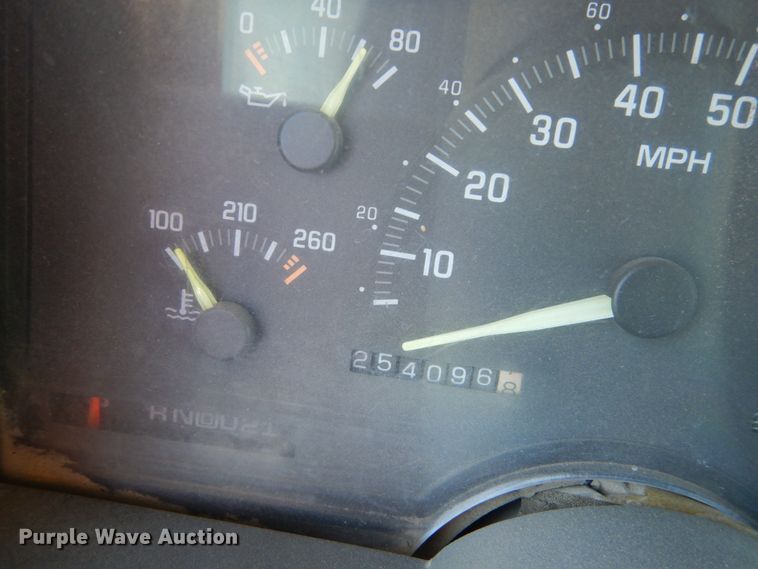 image for item FU9707 1993 Chevrolet Suburban C2500 SUV