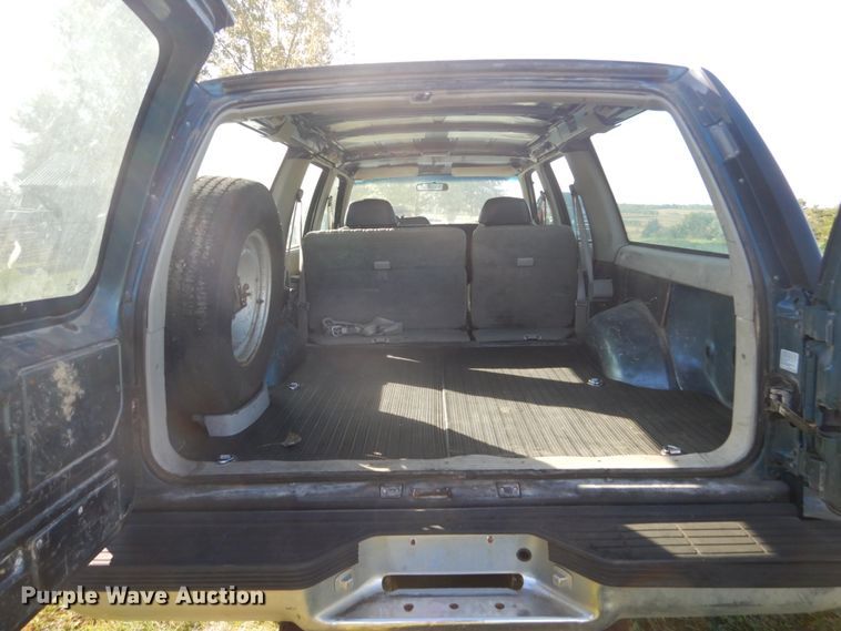 image for item FU9707 1993 Chevrolet Suburban C2500 SUV