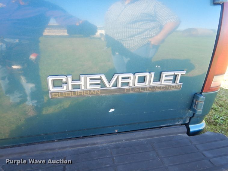 image for item FU9707 1993 Chevrolet Suburban C2500 SUV