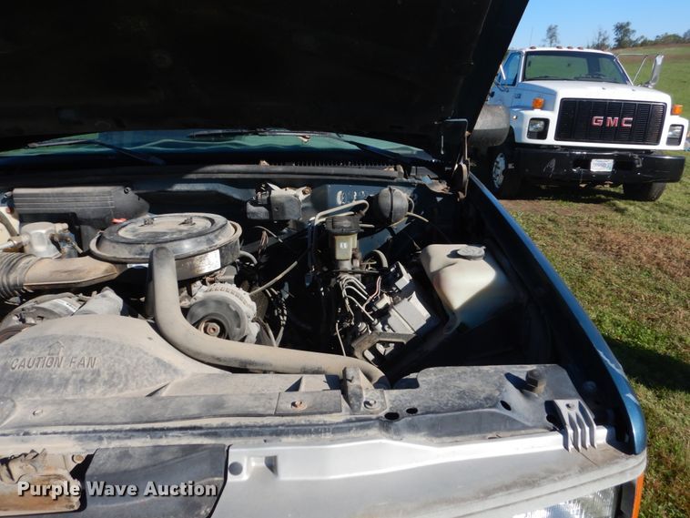 image for item FU9707 1993 Chevrolet Suburban C2500 SUV