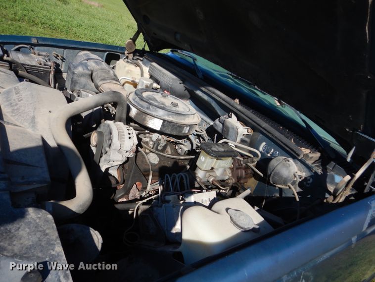 image for item FU9707 1993 Chevrolet Suburban C2500 SUV