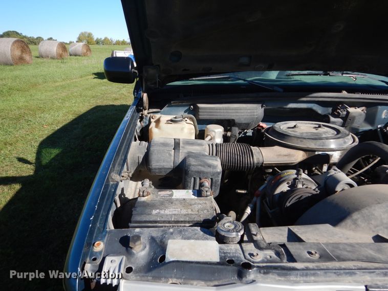 image for item FU9707 1993 Chevrolet Suburban C2500 SUV