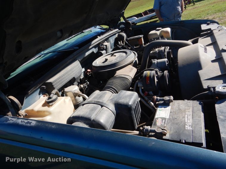 image for item FU9707 1993 Chevrolet Suburban C2500 SUV