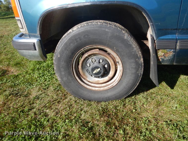 image for item FU9707 1993 Chevrolet Suburban C2500 SUV