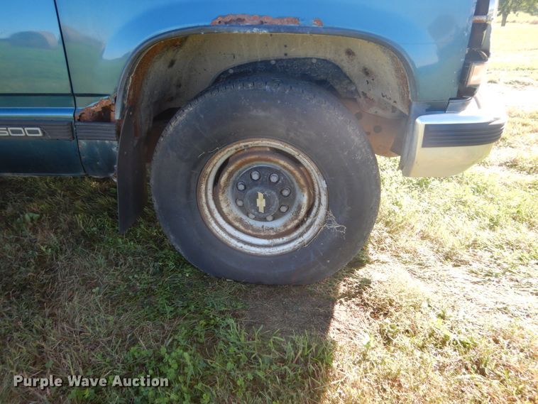 image for item FU9707 1993 Chevrolet Suburban C2500 SUV