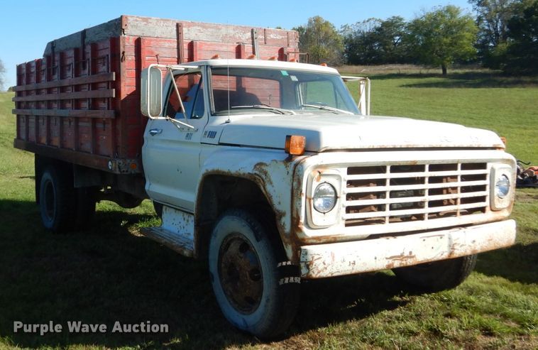 image for item FU9708 1973 Ford F600 grain truck