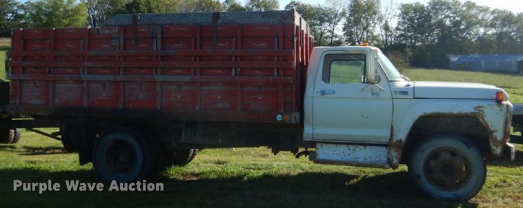 image for item FU9708 1973 Ford F600 grain truck