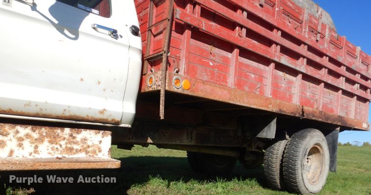 image for item FU9708 1973 Ford F600 grain truck