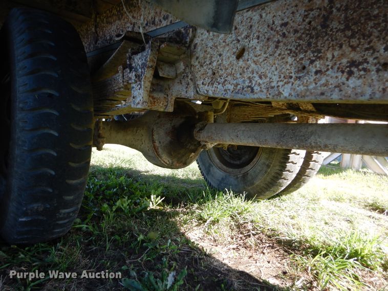 image for item FU9708 1973 Ford F600 grain truck