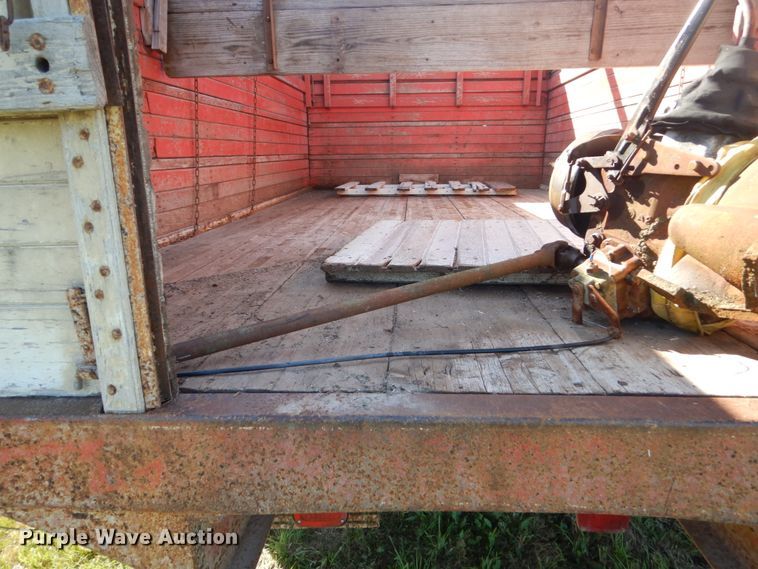 image for item FU9708 1973 Ford F600 grain truck