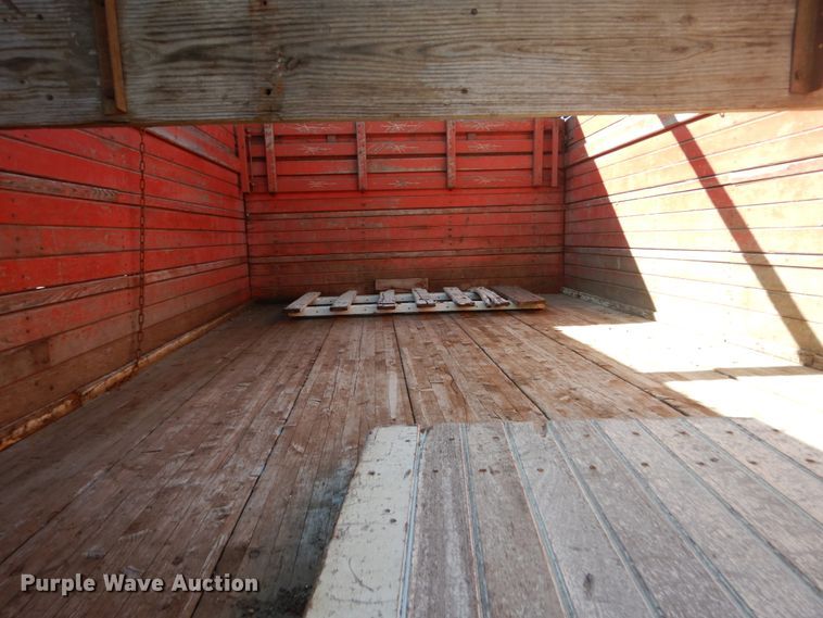 image for item FU9708 1973 Ford F600 grain truck