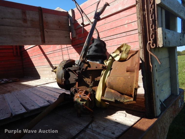 image for item FU9708 1973 Ford F600 grain truck