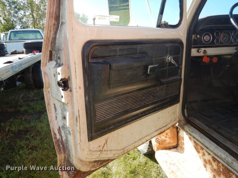 image for item FU9708 1973 Ford F600 grain truck