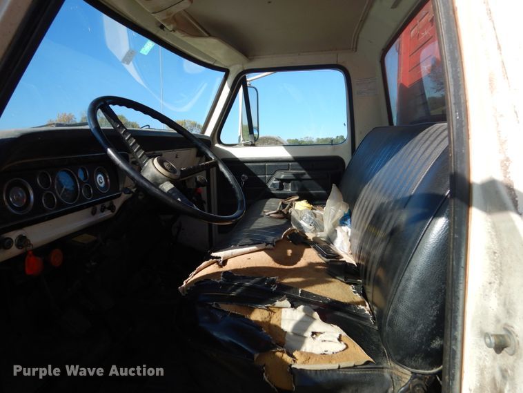 image for item FU9708 1973 Ford F600 grain truck