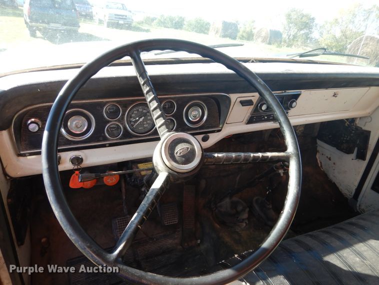 image for item FU9708 1973 Ford F600 grain truck