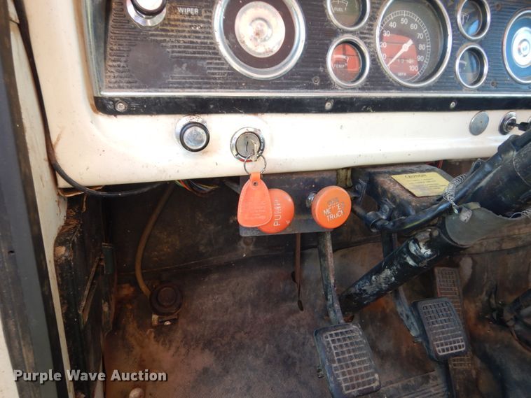 image for item FU9708 1973 Ford F600 grain truck