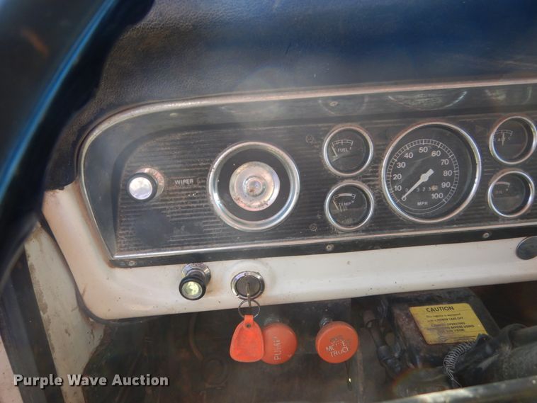 image for item FU9708 1973 Ford F600 grain truck