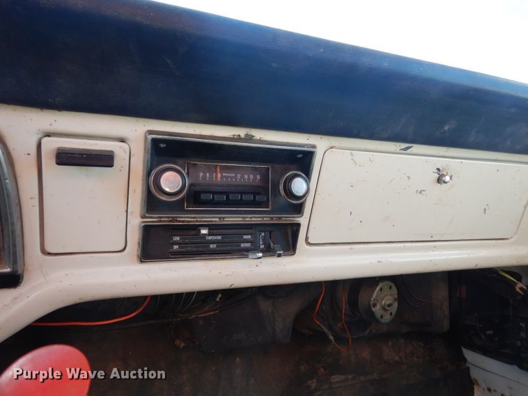 image for item FU9708 1973 Ford F600 grain truck