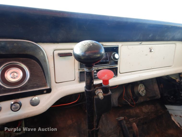 image for item FU9708 1973 Ford F600 grain truck