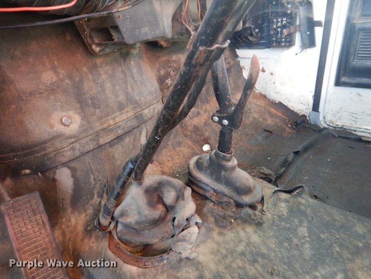 image for item FU9708 1973 Ford F600 grain truck