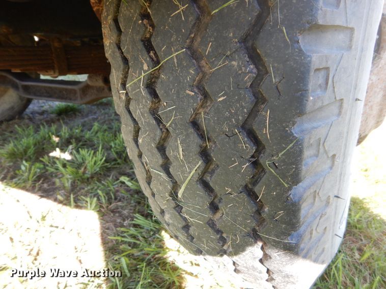 image for item FU9708 1973 Ford F600 grain truck