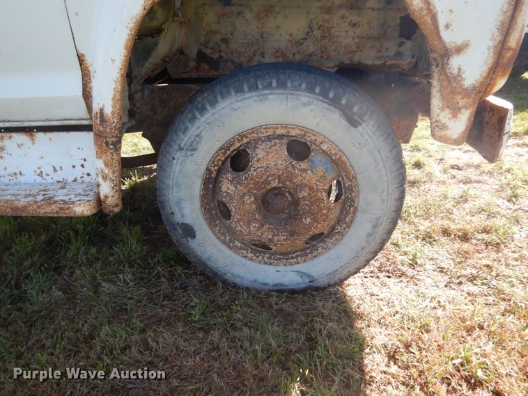 image for item FU9708 1973 Ford F600 grain truck