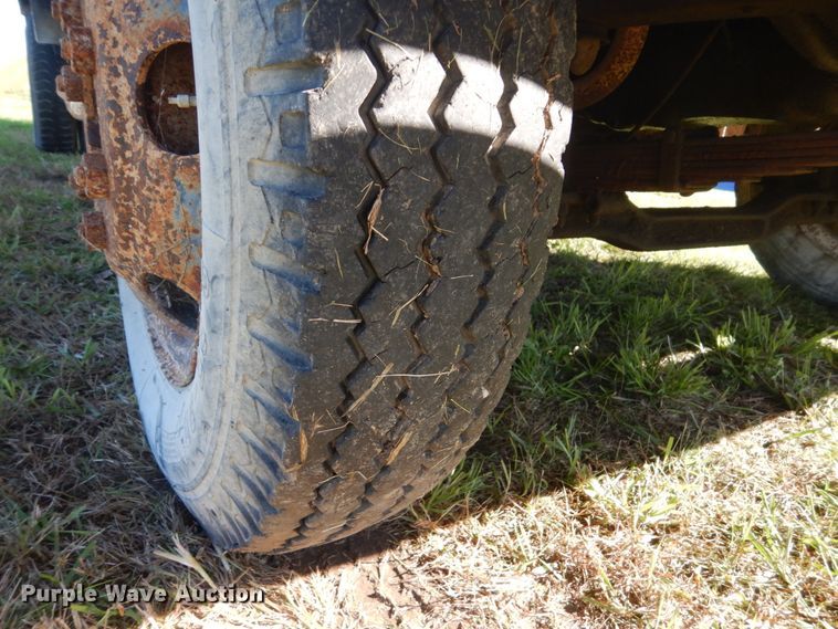 image for item FU9708 1973 Ford F600 grain truck