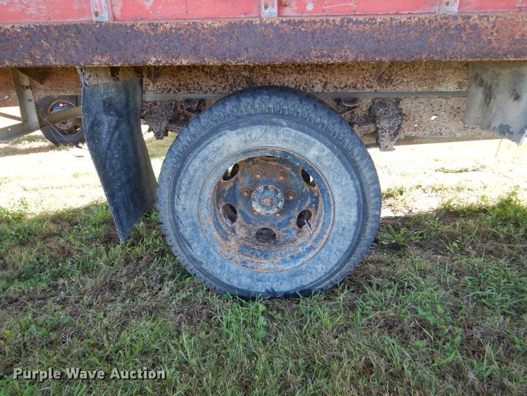 image for item FU9708 1973 Ford F600 grain truck