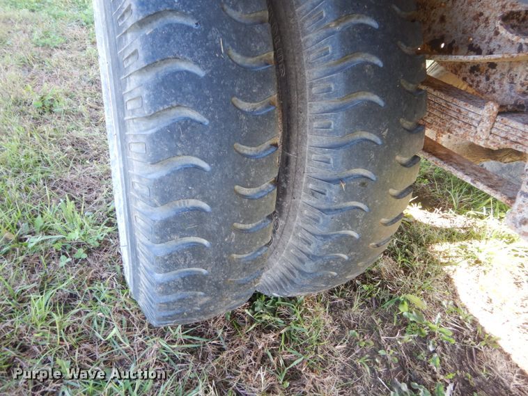 image for item FU9708 1973 Ford F600 grain truck