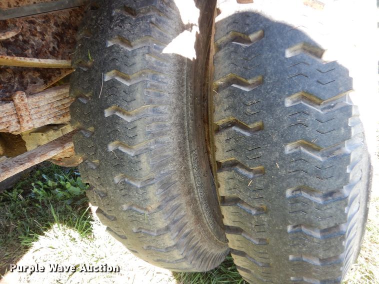 image for item FU9708 1973 Ford F600 grain truck