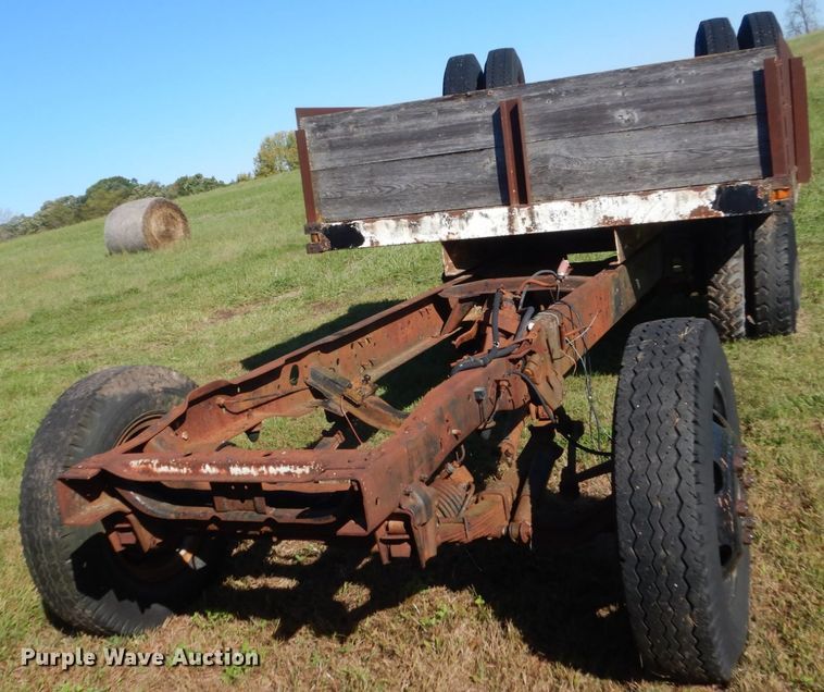 image for item FU9708 1973 Ford F600 grain truck
