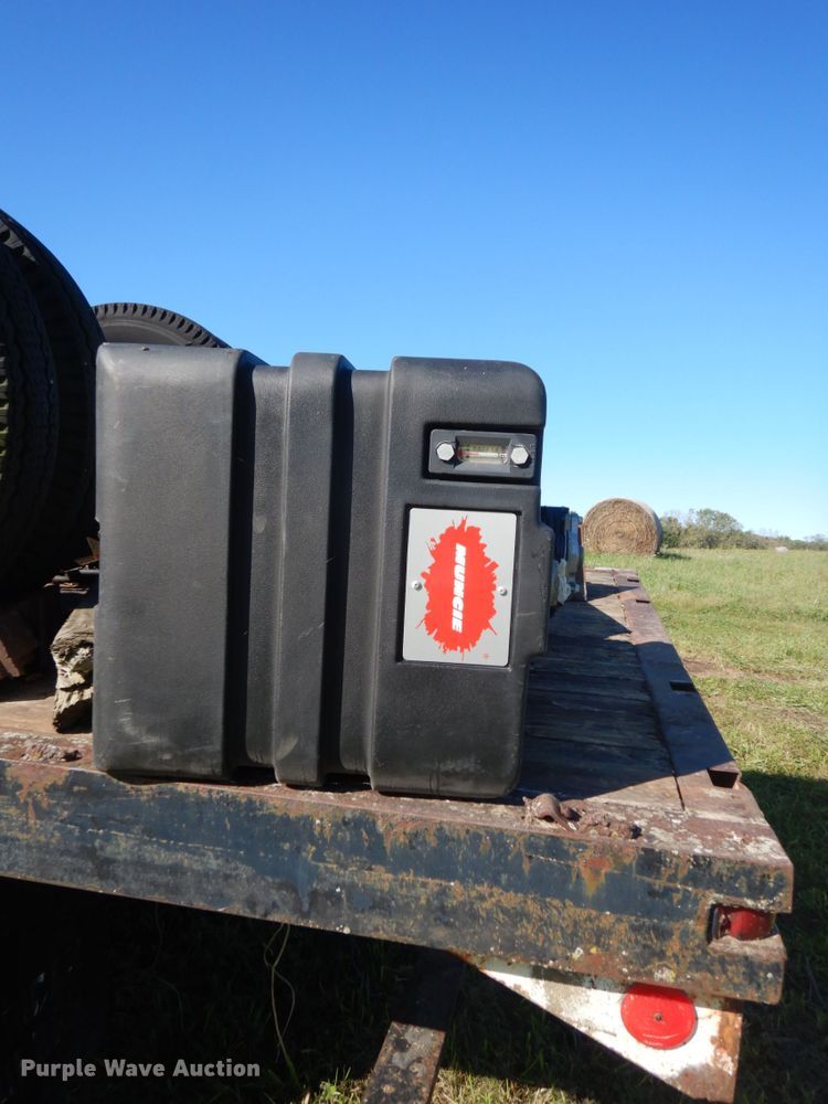 image for item FU9708 1973 Ford F600 grain truck