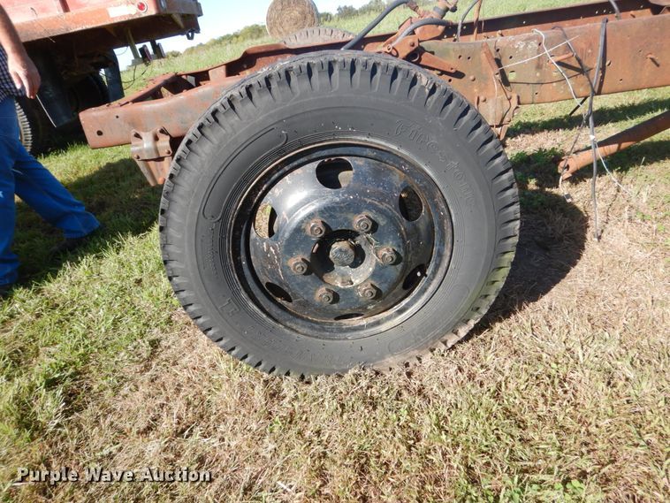 image for item FU9708 1973 Ford F600 grain truck