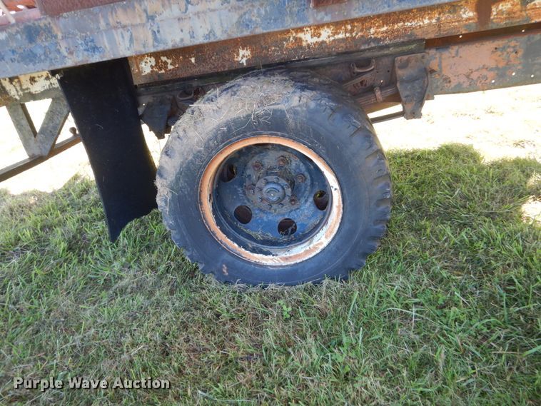 image for item FU9708 1973 Ford F600 grain truck