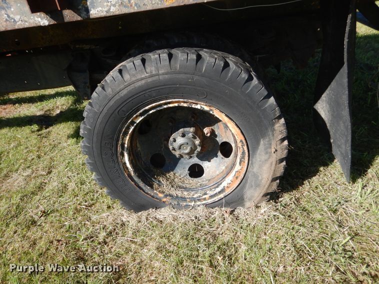 image for item FU9708 1973 Ford F600 grain truck