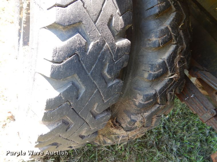 image for item FU9708 1973 Ford F600 grain truck