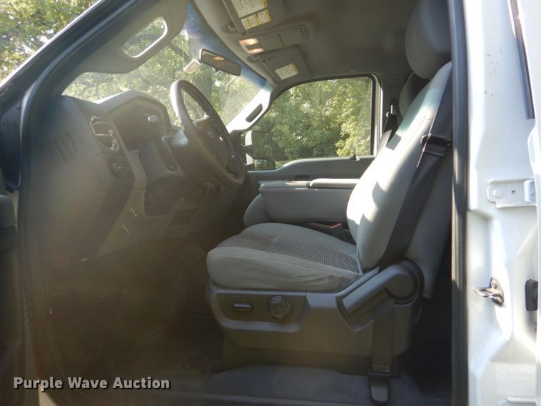 image for item GC9502 2011 Ford F250 Super Duty Crew Cab pickup truck