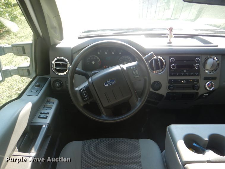 image for item GC9502 2011 Ford F250 Super Duty Crew Cab pickup truck