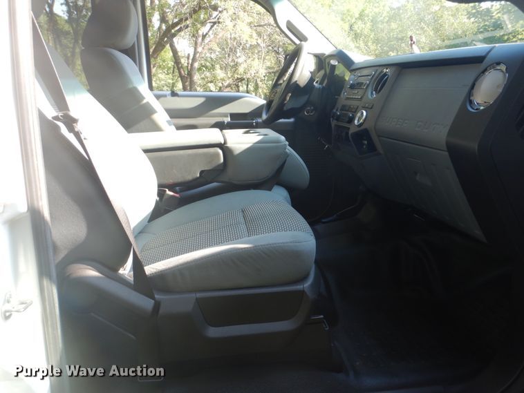 image for item GC9502 2011 Ford F250 Super Duty Crew Cab pickup truck