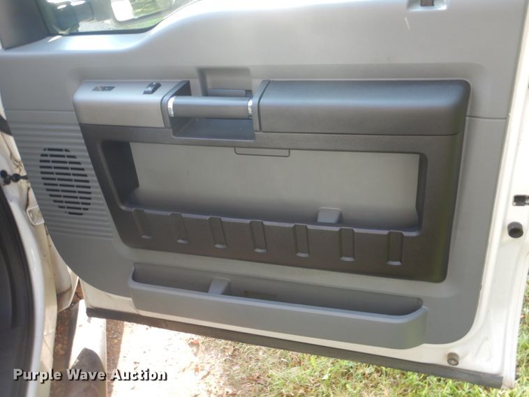 image for item GC9502 2011 Ford F250 Super Duty Crew Cab pickup truck